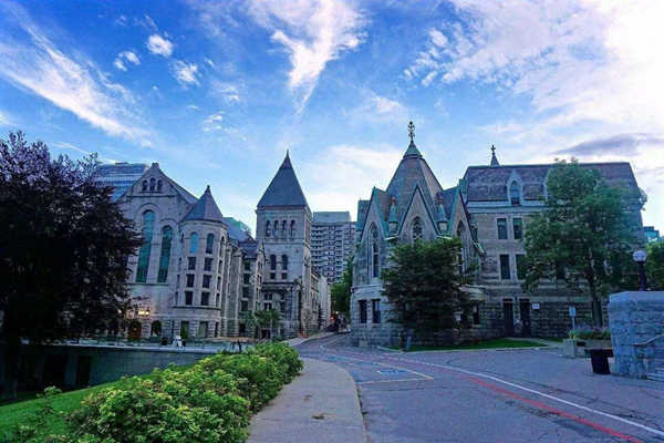 加拿大读研一年费用是多少？